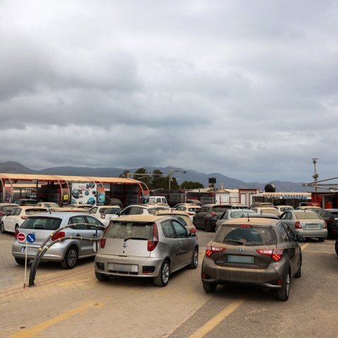 Λασποβροχή πάνω σε οχήματα