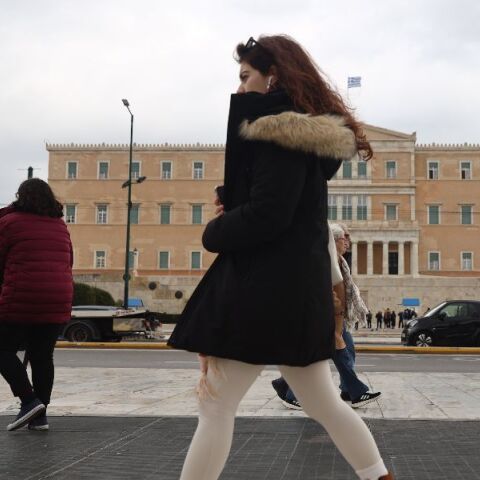 Με ισχυρούς ανέμους και βροχές ο καιρός την Παρασκευή - Πέφτει η θερμοκρασία