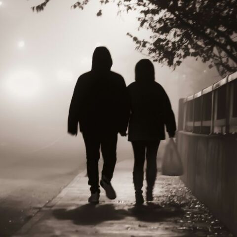 Στην Πόλη που Ξημερώνει: Ο Γιάννης και η Μαίρη. Νύχτα, Πόλη, Σιωπή