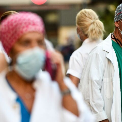 Βαρέα και ανθυγιεινά για τους νοσηλευτές του ΕΣΥ σχεδιάζει το υπουργείο Υγείας