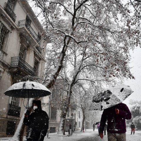 Χιόνια σε δρόμο της Αθήνας