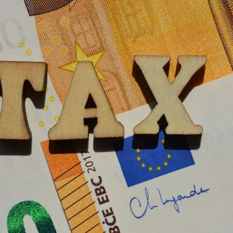 Πάνελ Οικονομολόγων ΚΕΦΙΜ: Υπέρ των οριζόντιων φοροελαφρύνσεων η πλειοψηφία