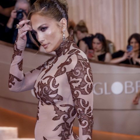 Η Λόπεζ και ο εκνευρισμός της στο Glambot 