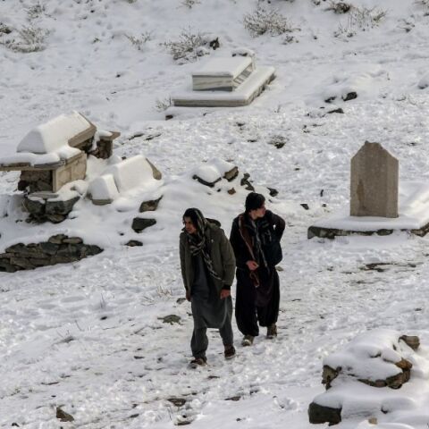 Τουλάχιστον 61 άνθρωποι έχασαν τη ζωή τους στο Αφγανιστάν λόγω σφοδρών χιονοπτώσεων και βροχών, ενώ εκατοντάδες σπίτια καταστράφηκαν σε τρεις ημέρες.