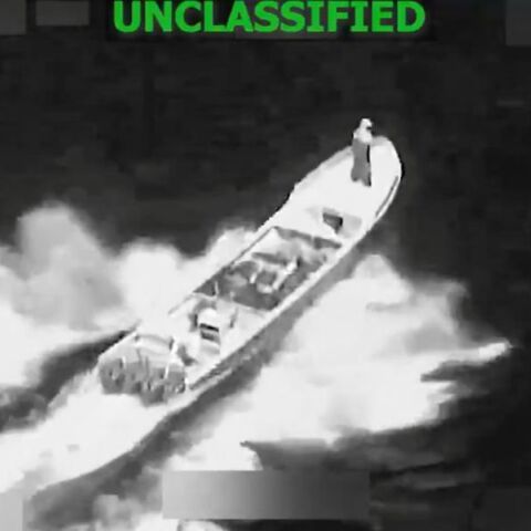 ΗΠΑ: Στρατιωτικό πλήγμα σε σκάφος ναρκοδιακίνησης στον Ειρηνικό - Δύο νεκροί - Εντατικοποίηση επιχειρήσεων κατά δικτύων που συνδέονται με τη Βενεζουέλα.