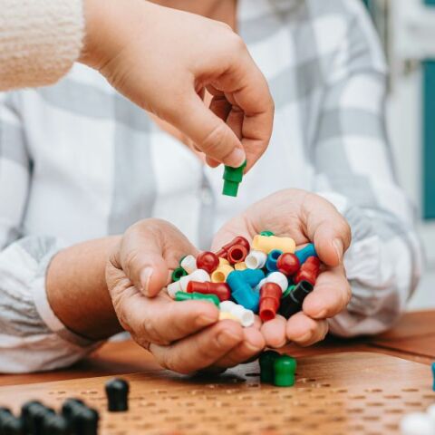 Νέα μελέτη αποκαλύπτει ότι τα επιτραπέζια παιχνίδια αριθμών βελτιώνουν μνήμη, προσοχή και μαθηματικές δεξιότητες σε παιδιά και ενήλικες.