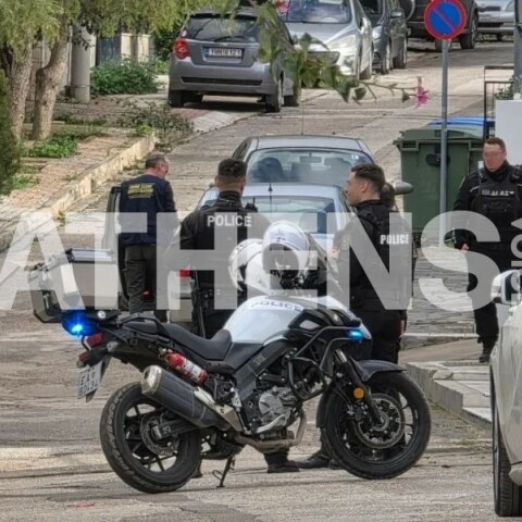 Νεκρός άνδρας βρέθηκε σε πορτμπαγκάζ αυτοκινήτου στη Γλυφάδα - Συνελήφθη ο 46χρονος γιος του - Το περιστατικό αποκαλύπτει νέα οικογενειακή τραγωδία