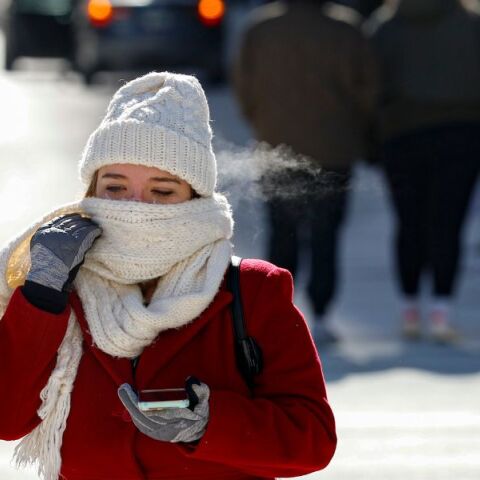 Σφοδρή καταιγίδα σαρώνει τις ΗΠΑ με χιονοπτώσεις, ακυρώσεις πτήσεων και διακοπές ρεύματος - 20 πολιτείες σε έκτακτη ανάγκη, σοβαρά προβλήματα στις μετακινήσεις.