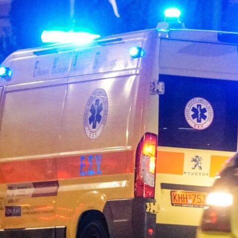 Θρήνος στην Πάτρα για τον θάνατο 19χρονου και 17χρονης σε τροχαίο δυστύχημα - Το όχημά τους προσέκρουσε σε φανάρι το βράδυ του Σαββάτου