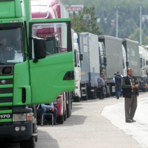 φορτηγά μπροστά στα σύνορα- φωτογραφία αρχείου