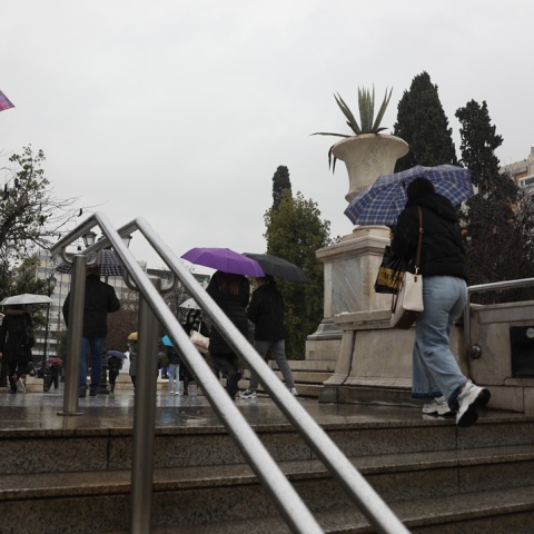 Άνοιξαν οι ουρανοί στην Αττική - Ποιες περιοχές θα πλήξει τις επόμενες ώρες η κακοκαιρία