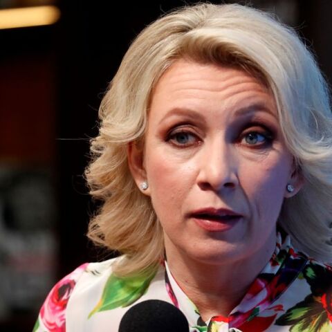 Μαρία Ζαχάροβα: Η εκπρόσωπος του ρωσικού ΥΠΕΞ χαρακτηρίζει την ΕΕ «υποτελή» των ΗΠΑ μετά την απόφαση για εμπάργκο στο ρωσικό φυσικό αέριο από το 2027.