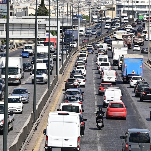 Κίνηση και φορτηγά στον Κηφισό