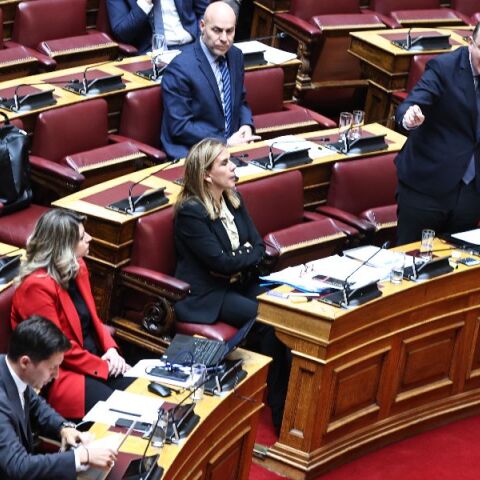 Βουλή: Σφοδρή σύγκρουση Ανδρουλάκη – Λαζαρίδη για τα Ίμια και τις «γκρίζες ζώνες» στο Αιγαίο