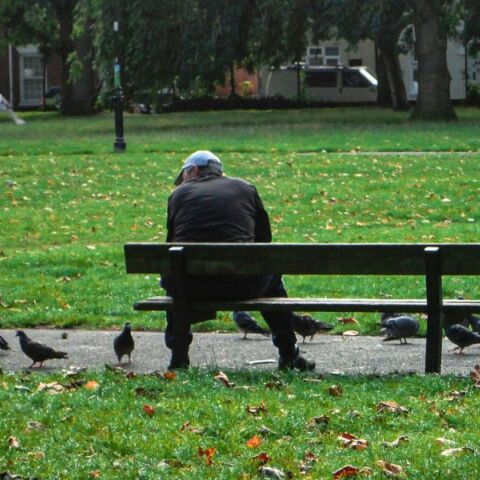 Μοναξιά και κοινωνική απομόνωση: Το πρόβλημα στο μικροσκόπιο