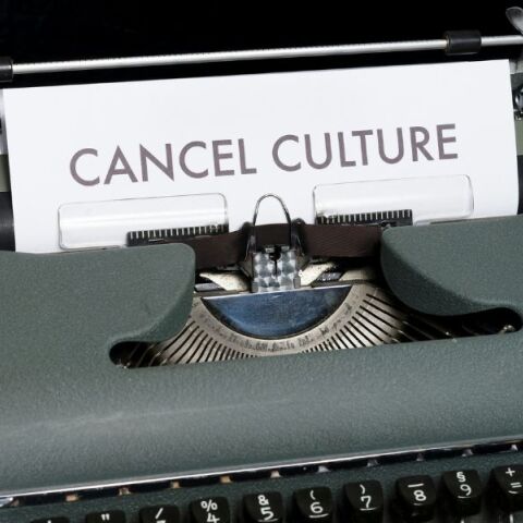 Ο Ντόναλντ Τραμπ, η πολιτική ορθότητα και δεξιά cancel culture