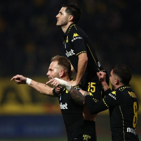 Super League: Το ενδιαφέρον σε Αγρίνιο και Βόλο