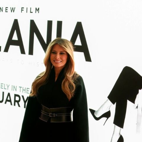 Το ντοκιμαντέρ για τη Μελάνια Τραμπ σημείωσε εντυπωσιακή πρεμιέρα στις ΗΠΑ, παρά τις σφοδρές κριτικές και τα ερωτήματα για πολιτικά κίνητρα.