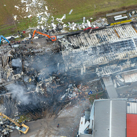 Η επόμενη ημέρα της πυρκαγιάς στη βιομηχανία μπισκότων "Βιολάντα"  © ΜΟΤΙΟΝΤΕΑΜ/ΒΑΣΙΛΗΣ ΒΕΡΒΕΡΙΔΗΣ