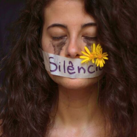 Ενδοοικογενειακή βία: Ζώντας τον βιασμό ξανά και ξανά