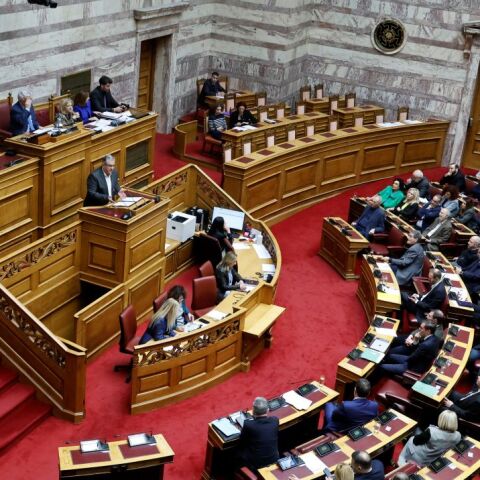 Η συζήτηση για την άρση της ασυλίας στην Ολομέλεια της Βουλής, στο βήμα ο Δημήτρης Κουτσούμπας