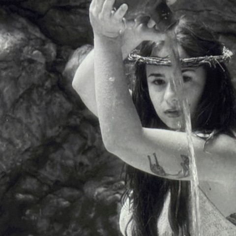 Η Billie Kark επιστρέφει με το «Έρεβος», ένα άλμπουμ για το φως μέσα στο σκοτάδι