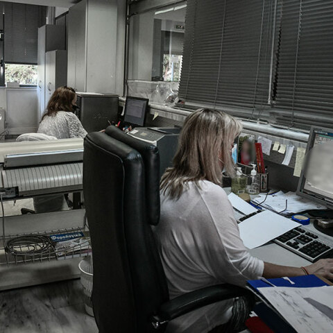 Άρση μονιμότητας δημοσίων υπαλλήλων: Συζήτηση ουσίας ή εντυπωσιασμού;