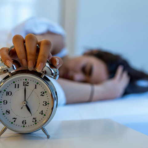 Πατάς κι εσύ snooze στο ξυπνητήρι σου; Να γιατί δεν πρέπει να το κάνεις