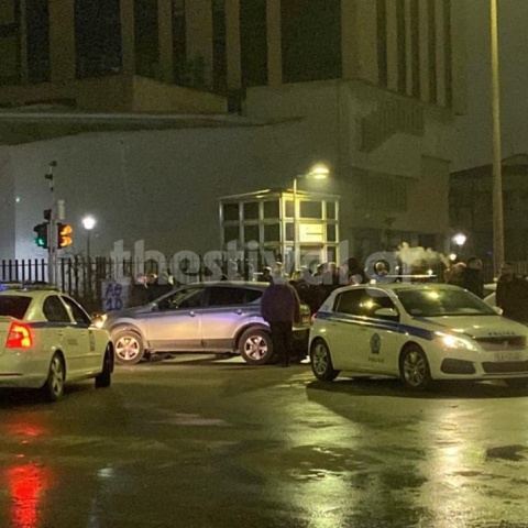 Στις 309 οι προσαγωγές για τα επεισόδια με μολότοφ έξω από το ΑΠΘ