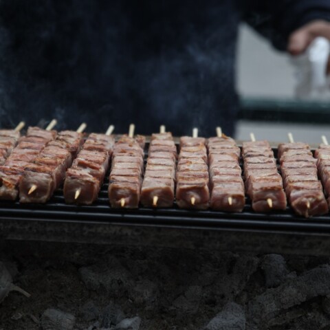 Τσικνοπέμπτη 2026: Γιατί τρώμε κρέας