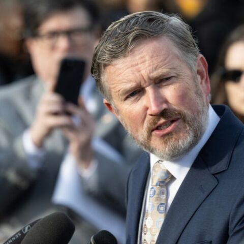 Οι φάκελοι Έπσταϊν «ενοχοποιούν» άλλους έξι άνδρες - Ο Ρεπουμπλικανός Τόμας Μάσι αφήνει ανοιχτό το ενδεχόμενο να αποκαλύψει ονόματα 