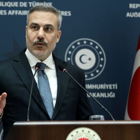 Επίθεση στον Νίκο Δένδια εξαπέλυσε ο Χακάν Φιντάν λίγες ώρες πριν από τη συνάντηση του Κυριάκου Μητσοτάκη με τον Ρετζέπ Ταγίπ Ερντογάν.