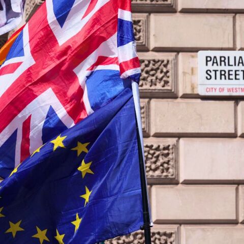 Το Brexit έρχεται να συλλέξει το χρέος του