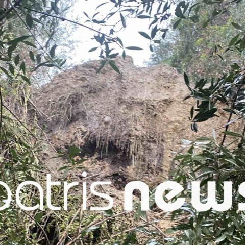 Κατάκολο: Τεράστιος βράχος απειλεί σπίτια - Προληπτική εκκένωση 10 κατοικιών