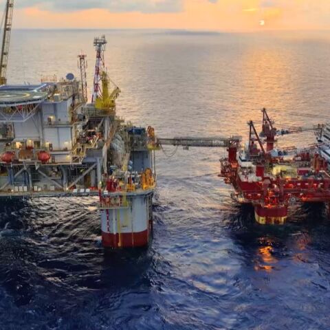 Αύριο η υπογραφή των συμβάσεων με Chevron-Helleniq Energy: Πότε ξεκινούν σεισμικές έρευνες