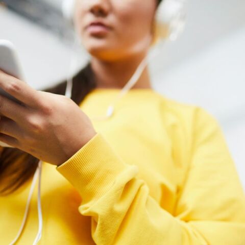 Δύο ώρες στα social media αυξάνουν τη μοναξιά των φοιτητών - Νέα μεγάλη έρευνα συνδέει την πολύωρη χρήση με την κατάθλιψη και κινδύνους για την υγεία των νέων.