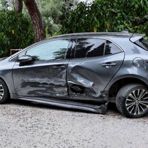 Κολωνάκι: Φυλάκιση 20 μηνών και τρίμηνη αφαίρεση της άδειας κυκλοφορίας που έπεσε πάνω σε 5 οχήματα 