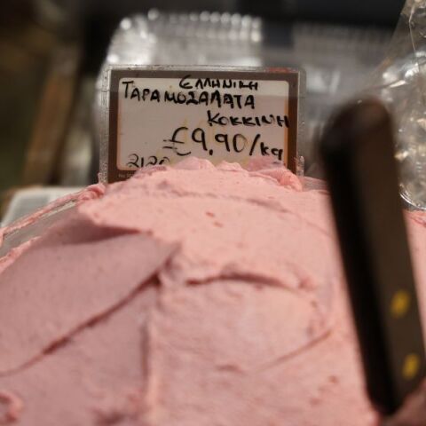 Με γεμάτη τη Βαρβάκειο και τις λαϊκές γιορτάζεται η Καθαρά Δευτέρα - Δείτε το ωράριο σε σούπερ μάρκετ, τις τιμές θαλασσινών και πού θα κάνετε ψώνια.