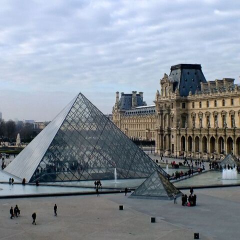 Παραιτήθηκε η διευθύντρια του Μουσείου του Λούβρου 4 μήνες μετά την «ληστεία του αιώνα»