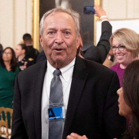 Υπόθεση Επστάιν: Παραιτήθηκε από το Χάρβαρντ ο πρώην υπουργός Οικονομικών Λάρι Σάμερς λόγω της εμπλοκής του