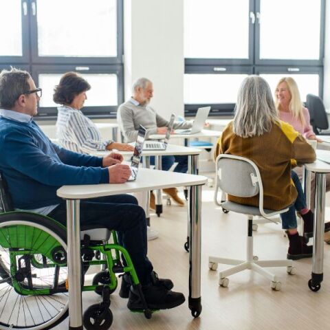 Ξεκίνησαν οι αιτήσεις για το πρόγραμμα ψηφιακής ενδυνάμωσης ηλικιωμένων και ΑμεΑ, με στόχο τη μείωση του ψηφιακού αποκλεισμού και την ενίσχυση δεξιοτήτων.