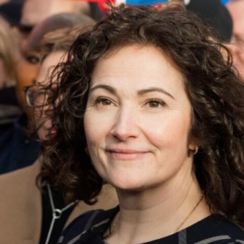 Η Ελληνίδα Αγγελική Στόγια από την Άρτα διεκδικεί έδρα στο Βρετανικό Κοινοβούλιο, σε μια κρίσιμη και αμφίρροπη εκλογική μάχη στο Μάντσεστερ.