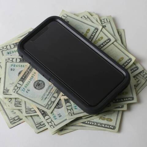 Mobile money: Συναλλαγές τρισεκατομμυρίων εκτός τραπεζικού συστήματος