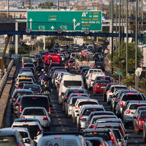 Αυτοκίνητα κολλημένα στην κίνηση στον Κηφισό