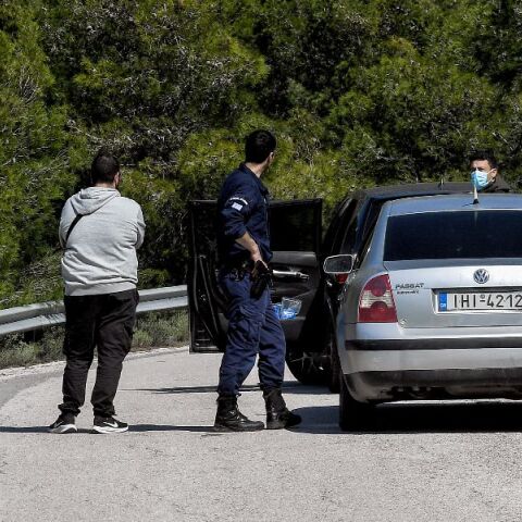 Λουτράκι: Προσήχθησαν η μητέρα και 2 φίλοι του 17χρονου φερόμενου δράστη για την αιματηρή συμπλοκή 