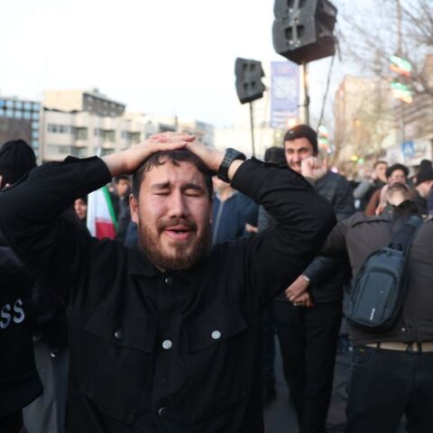 Η ΕΕ προετοιμάζεται για πιθανή μαζική έξοδο προσφύγων από το Ιράν, ενώ οι συνολικές αιτήσεις ασύλου στην Ευρώπη παρουσίασαν πτώση 20% το περασμένο έτος.