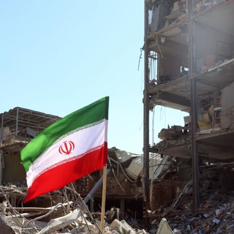 Η ΕΕ προετοιμάζεται για πιθανή μαζική έξοδο προσφύγων από το Ιράν, ενώ οι συνολικές αιτήσεις ασύλου στην Ευρώπη παρουσίασαν πτώση 20% το περασμένο έτος.