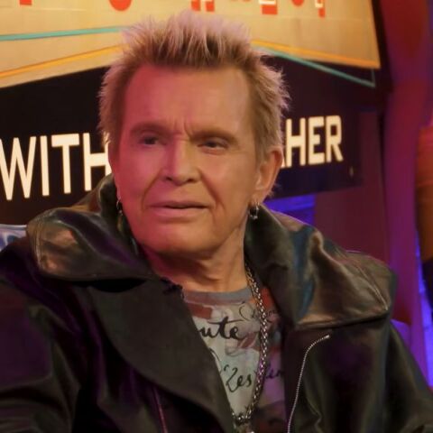 Ο Μπίλι Άιντολ παραδέχεται ότι κάπνιζε κρακ για να απεξαρτηθεί από την ηρωίνη - Ο θρυλικός ρόκερ περιγράφει τη δύσκολη πορεία του προς τη νηφαλιότητα.