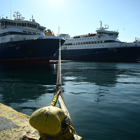 Δεμένα πλοία στα λιμάνια