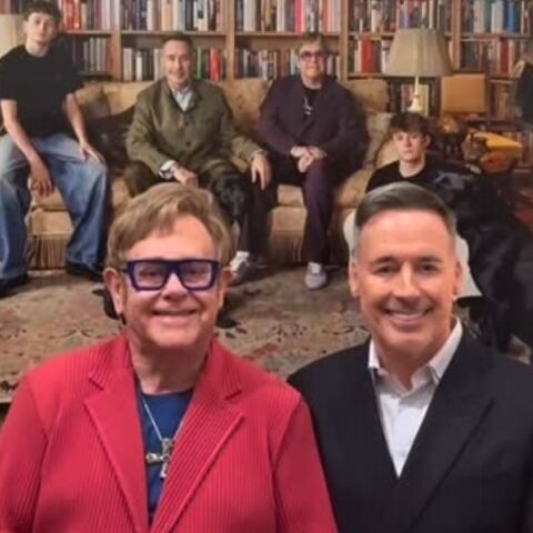 Το πορτρέτο του Έλτον Τζον και της οικογένειάς του εκτίθεται στην Εθνική Πινακοθήκη στο Λονδίνο, σε έργο της Κάθριν Όπι που εγκαινιάζει νέα έκθεση.